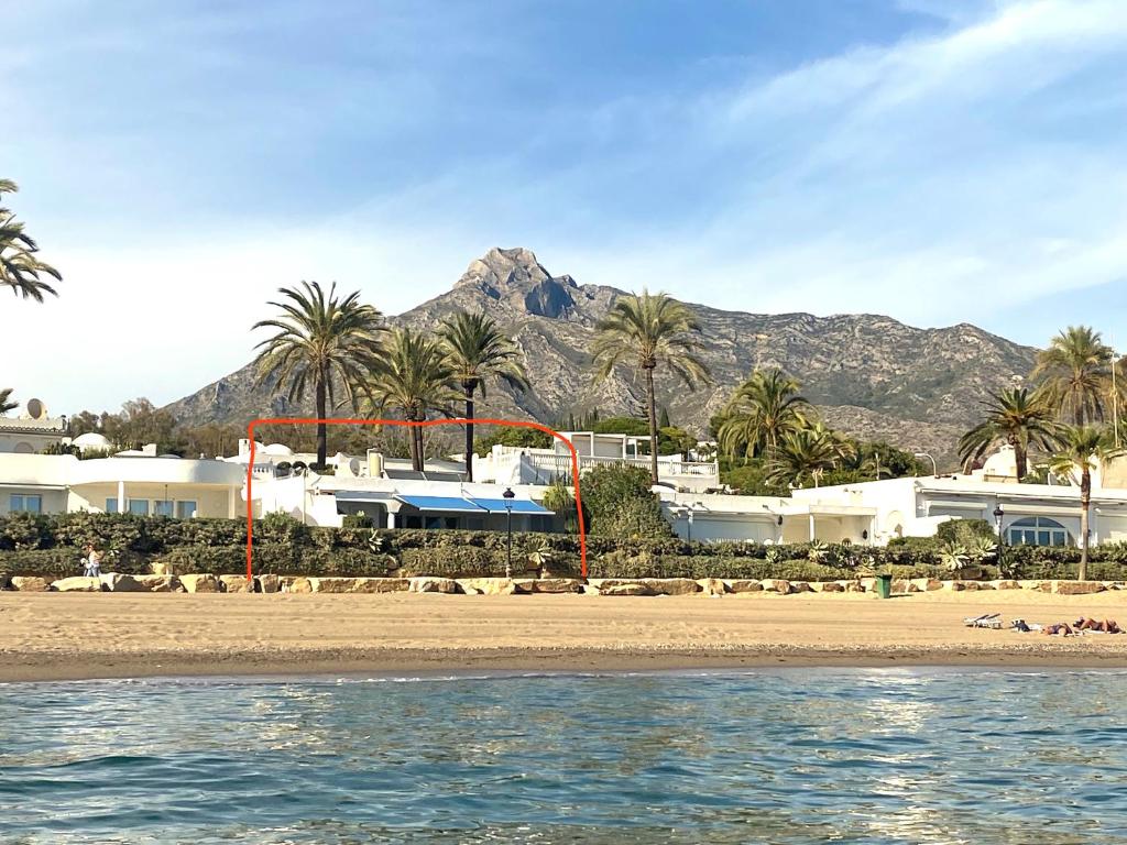 OVERLOOKING BEACH , Central, quiet, parking, swimming pool, Marbella