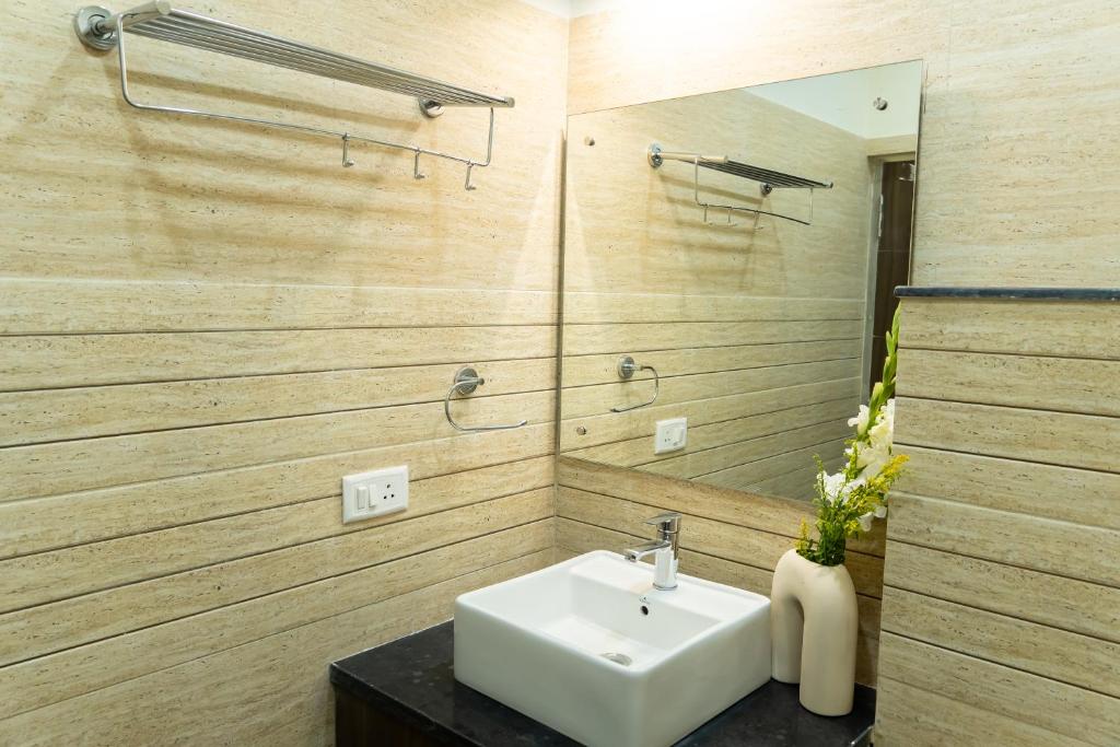 Luxury and Elegance with 2 Bedroom Apartment in Central Jaipur photo