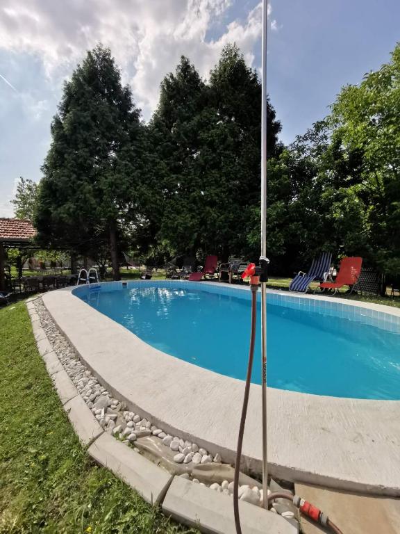 Kuca na selu sa bazenom photo