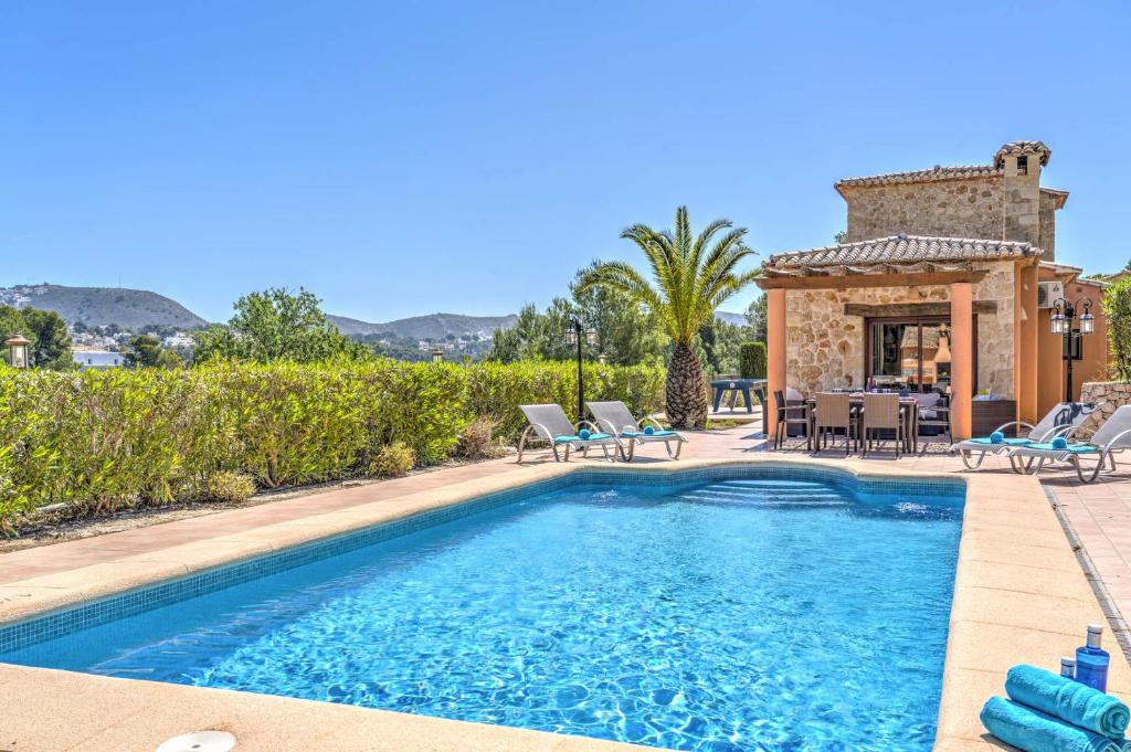 Villa Cambra by Villa Plus - 1