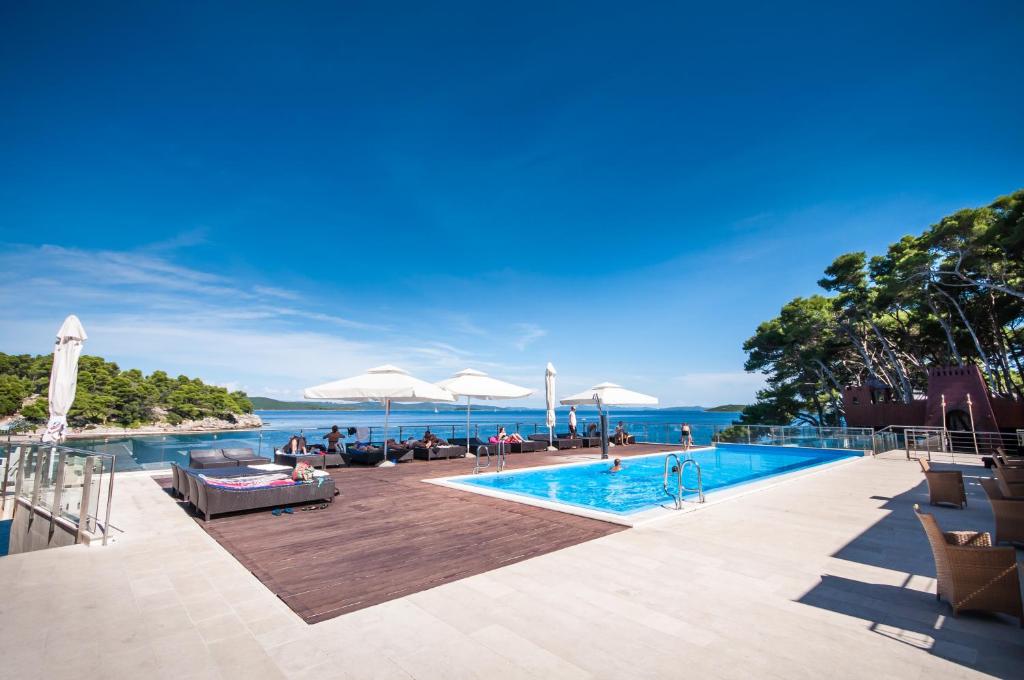 3. Hotel Ma..