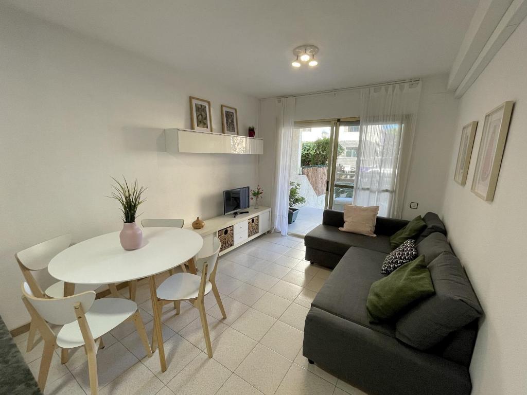 La Pineda Holiday Apartment by PriorityVillas - 2