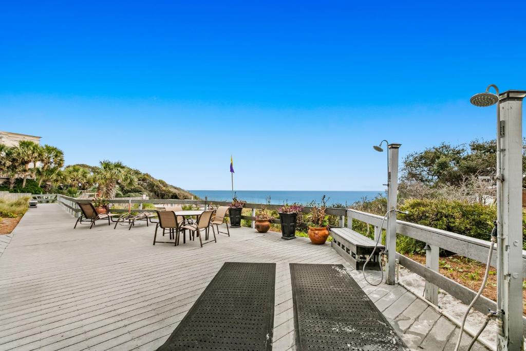 One Seagrove Place 1003 photo