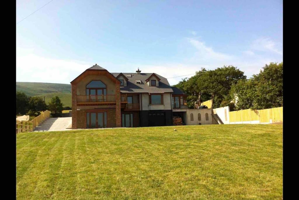 Hilltop, White Gate Cross Roads