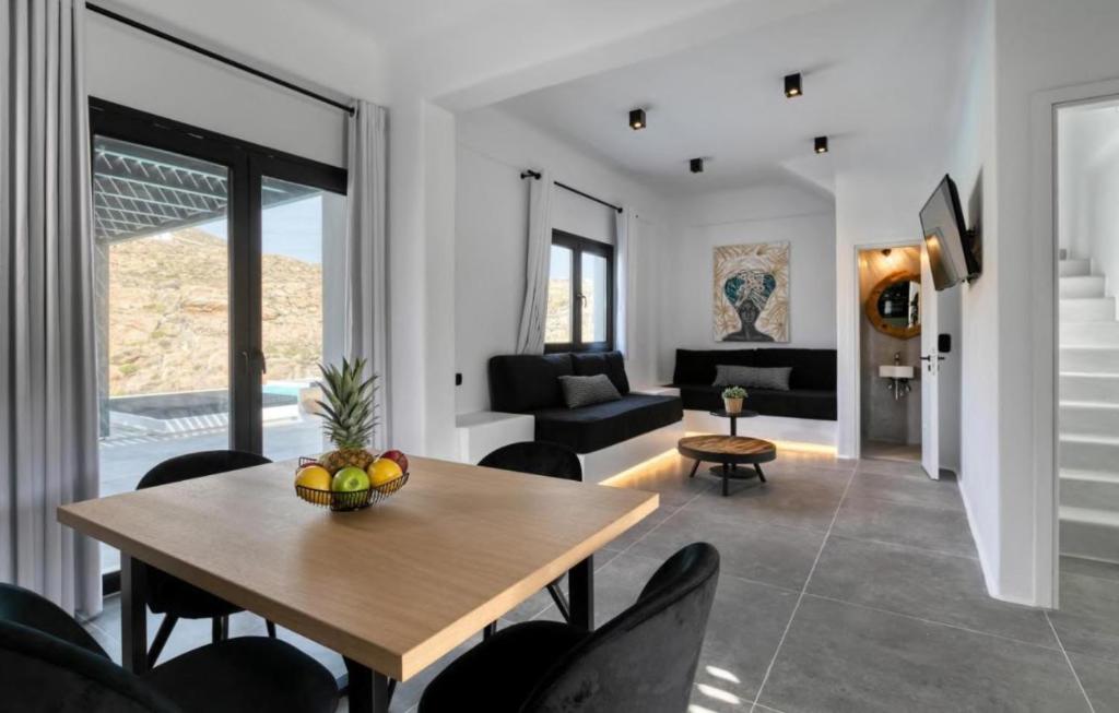 BLACK AND WHITE VILLAS FTELIA - MYKONOS photo