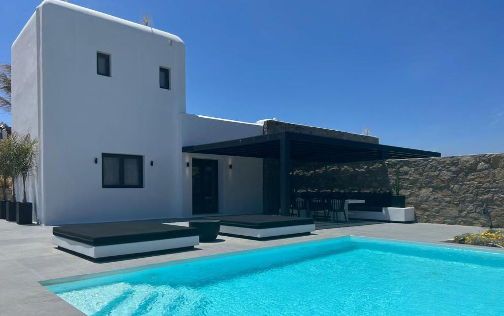 BLACK AND WHITE VILLAS FTELIA - MYKONOS photo