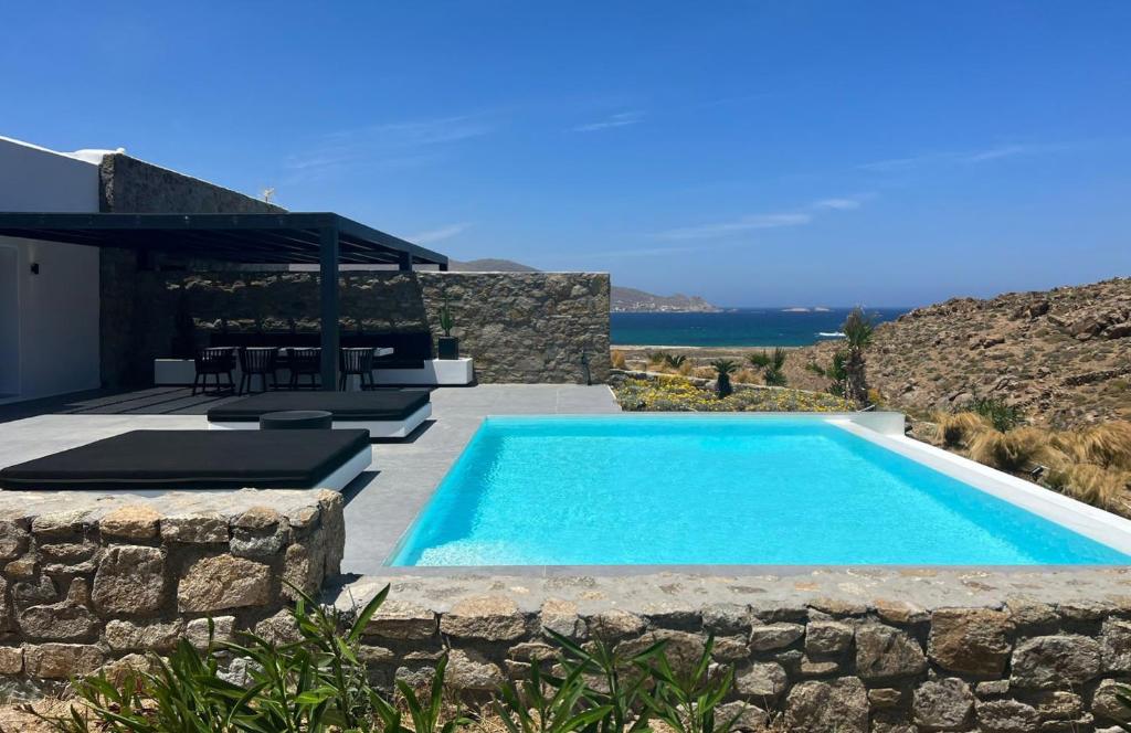 BLACK AND WHITE VILLAS FTELIA - MYKONOS photo