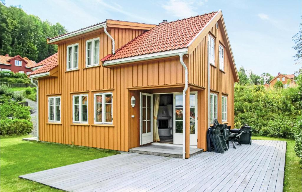 Stunning Home In Risr With 4 Bedrooms, Sauna And Wifi