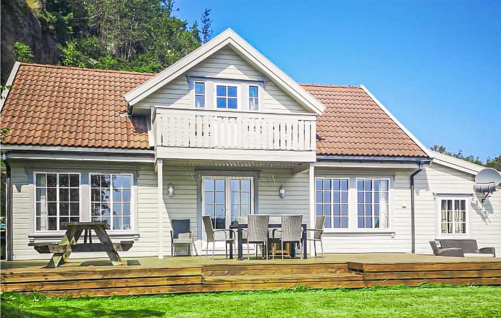 Stunning Home In Lindesnes With 6 Bedrooms, Sauna And Wifi