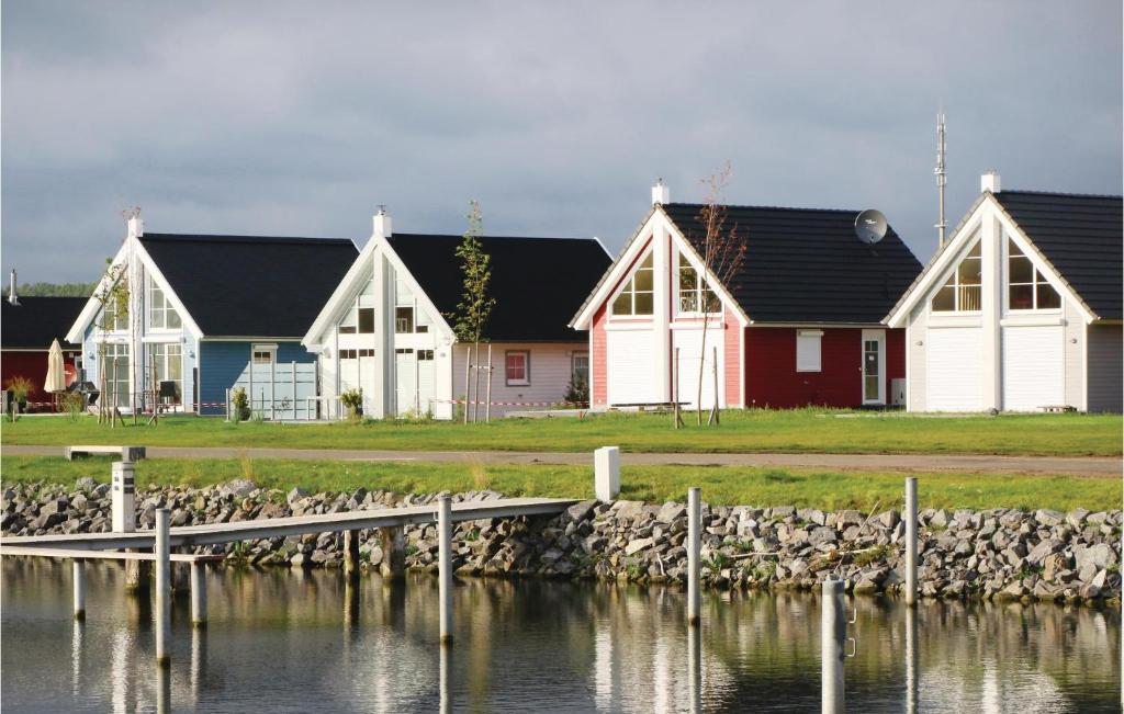 Hafendorf Zerpenschleuse Ferienhaus 158 mit Blick aufs Wasser photo