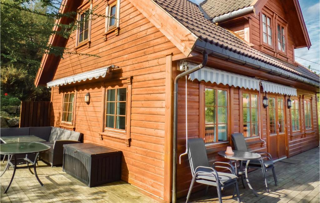 Awesome Home In Farsund With 4 Bedrooms, Sauna And Wifi