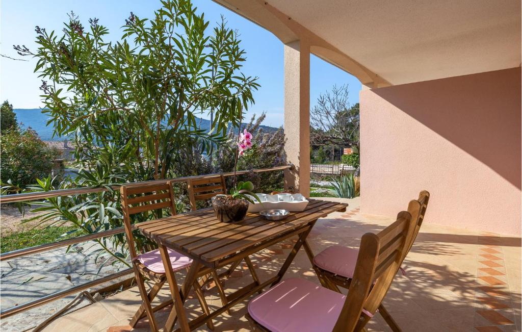 Nice Apartment In Cres With Wifi, Cres