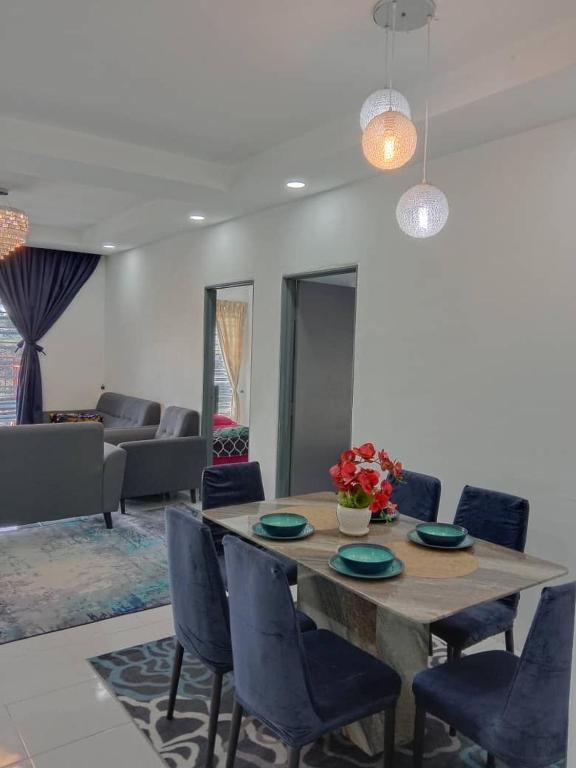 Ramadhina Eagles eye View Home2stay@Emerald Avenue photo