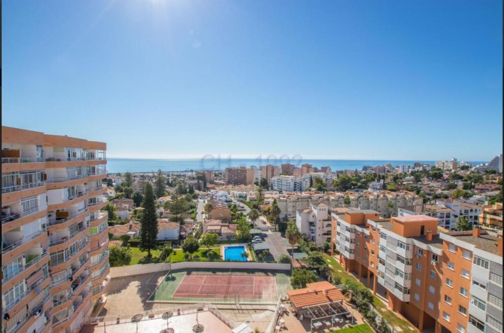Ático con vistas panorámicas en Torremolinos - 1