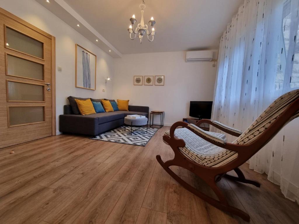 Golden Fields Apartment near the Old Town - 3