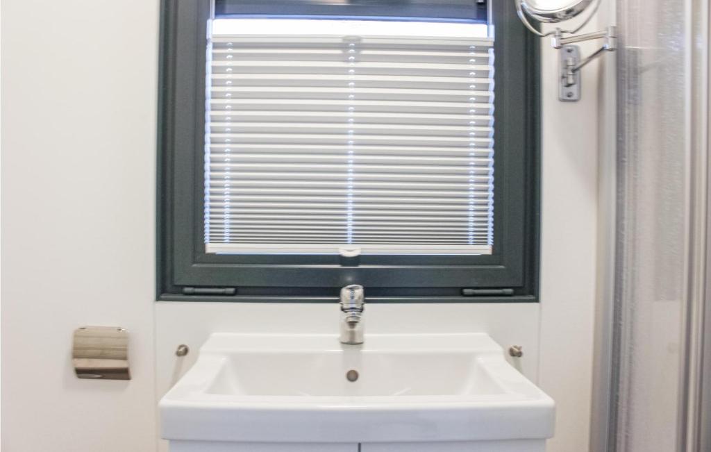 Houseboat Escapade photo