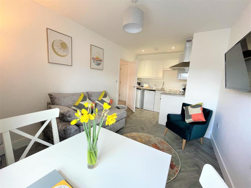 Modern 2 Bed Apt Centre Of Penzance, Lift Access, Penzance
