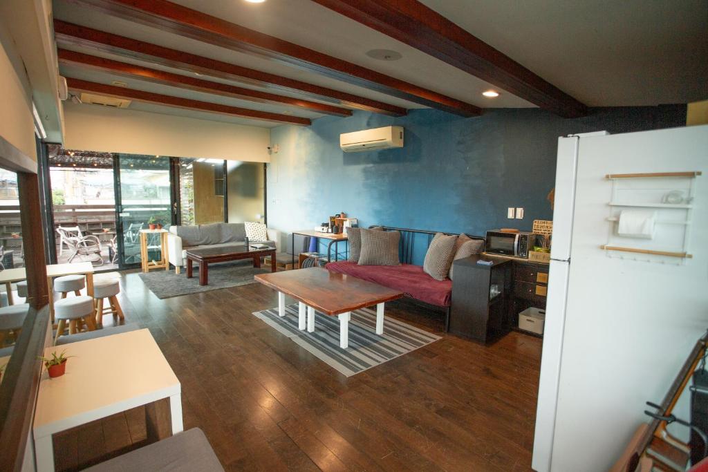 Xiao Jiaoluo Corner Hostel & Cafe