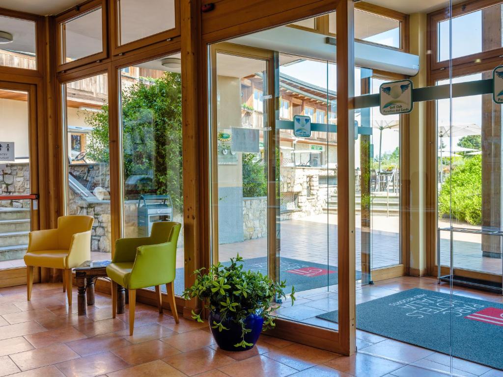 フロント・ロビー