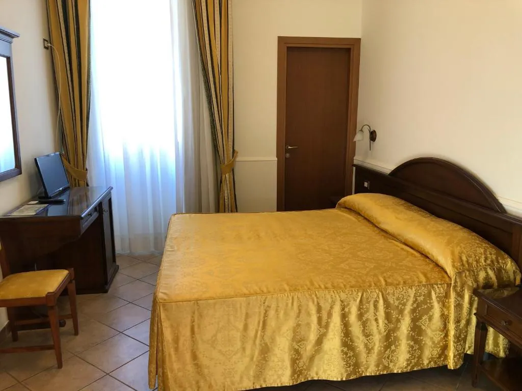 Hotel Zodiaco, מלון בבולסנה