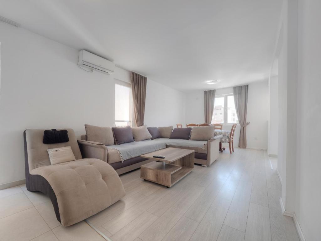 Family Three bedroom Apartment Brando - 1
