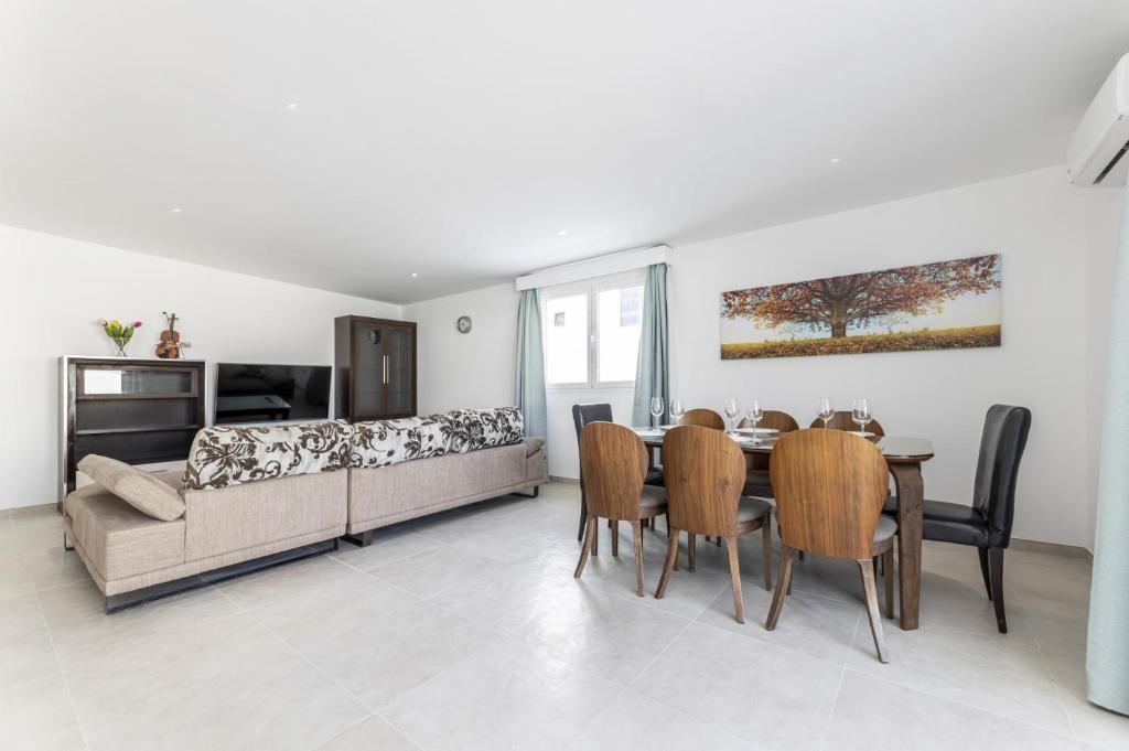 Villa Deluxe by Villa Plus - 5