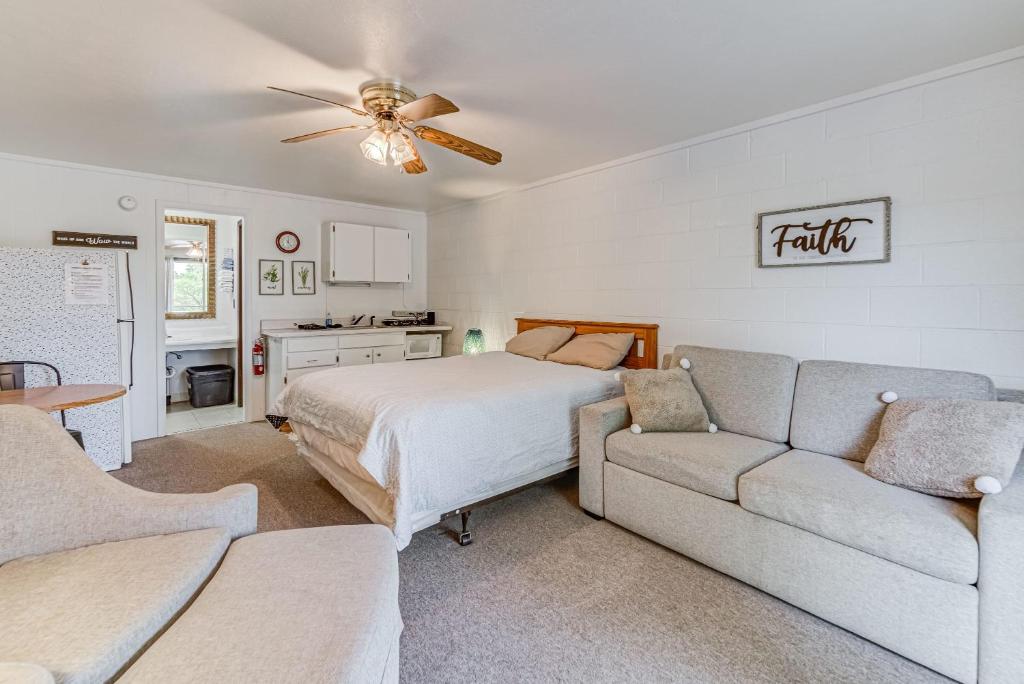 Harper Valley Resort - Kimberling City MO photo