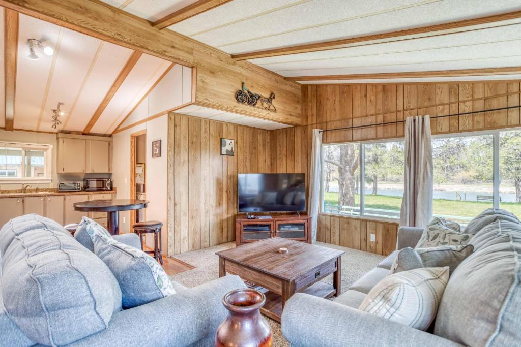 Riverside Breeze - Meredith Lodging, Bend