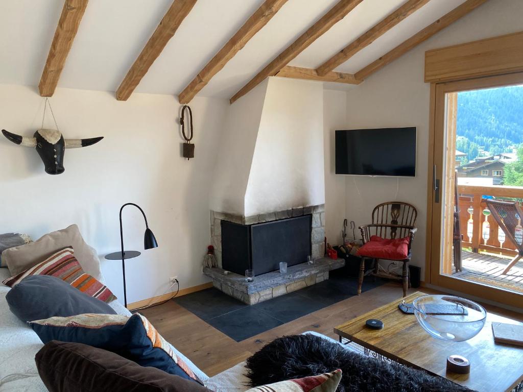 Verbier Sunny apt, fabulous view & balcony, sleeps 8 - 4