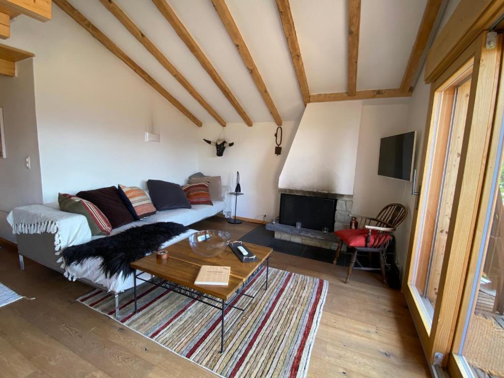 Verbier Sunny apt, fabulous view & balcony, sleeps 8 - 2