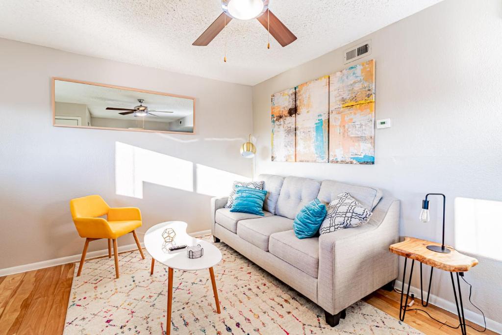 Vivant - Efficiency 2BR King Bed Suites Next to Downtown — Hotel in Austin (TX)