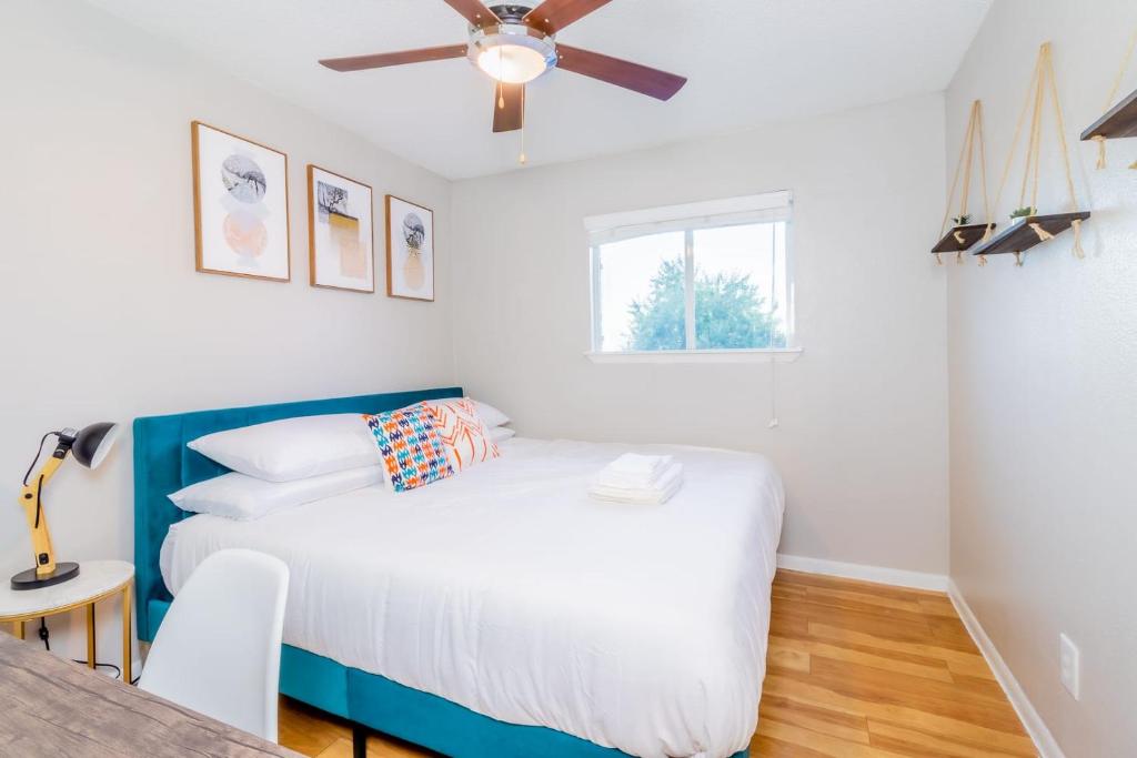 Vivant - Efficiency 2BR King Bed Suites Next to Downtown photo