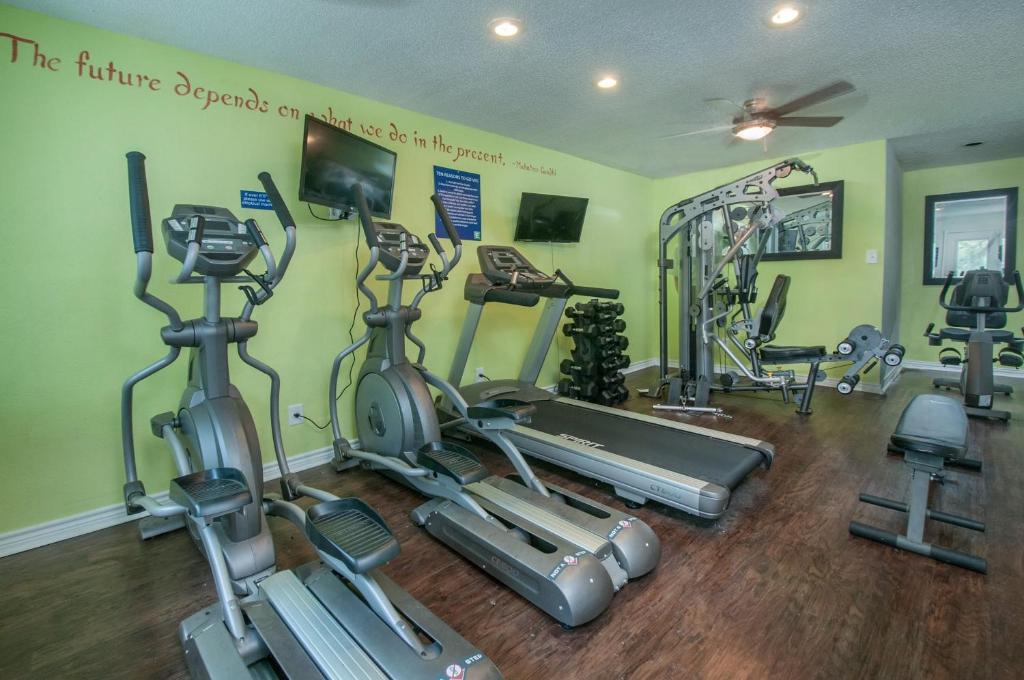 Vivant - Efficiency 2BR King Bed Suites Next to Downtown photo