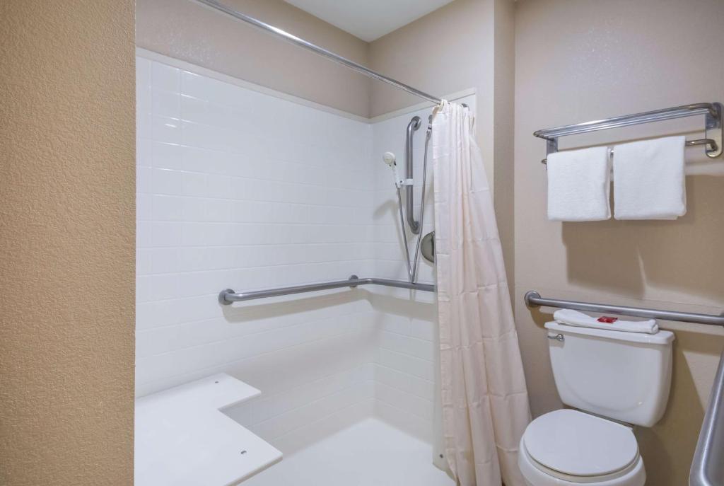 SureStay Hotel by Best Western Rockdale photo