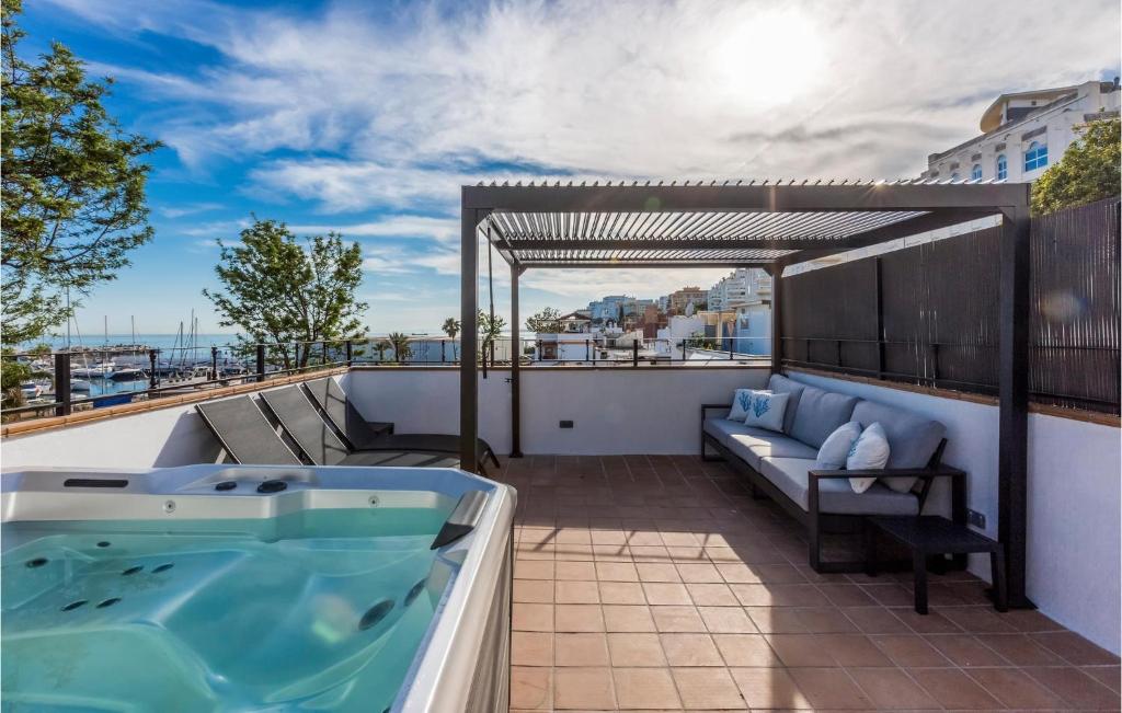 Gorgeous Home In Marbella With Kitchen - 2