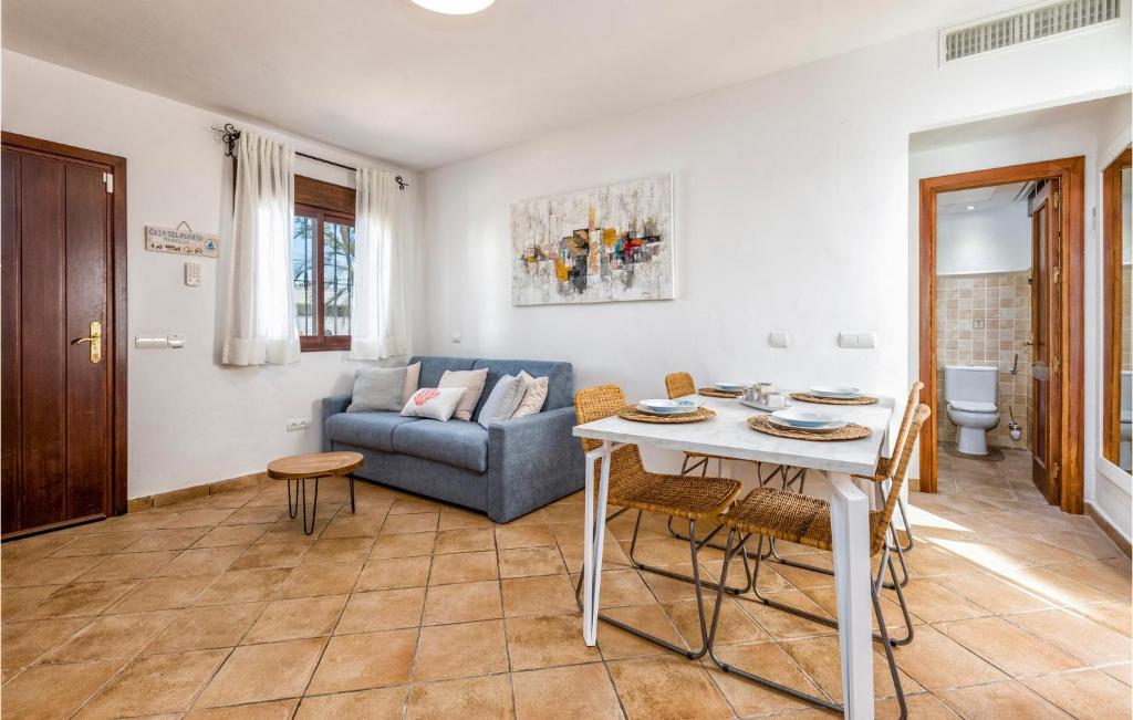 Gorgeous Home In Marbella With Kitchen - 3