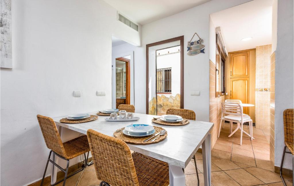 Gorgeous Home In Marbella With Kitchen - 5