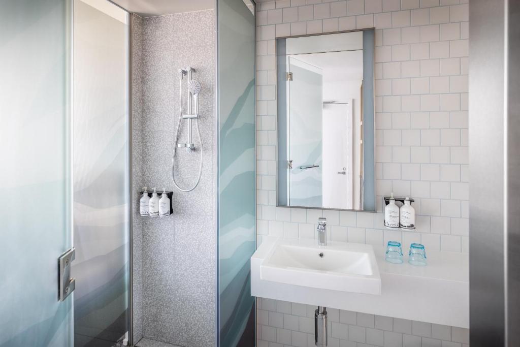 Holiday Inn Express Auckland City Centre photo