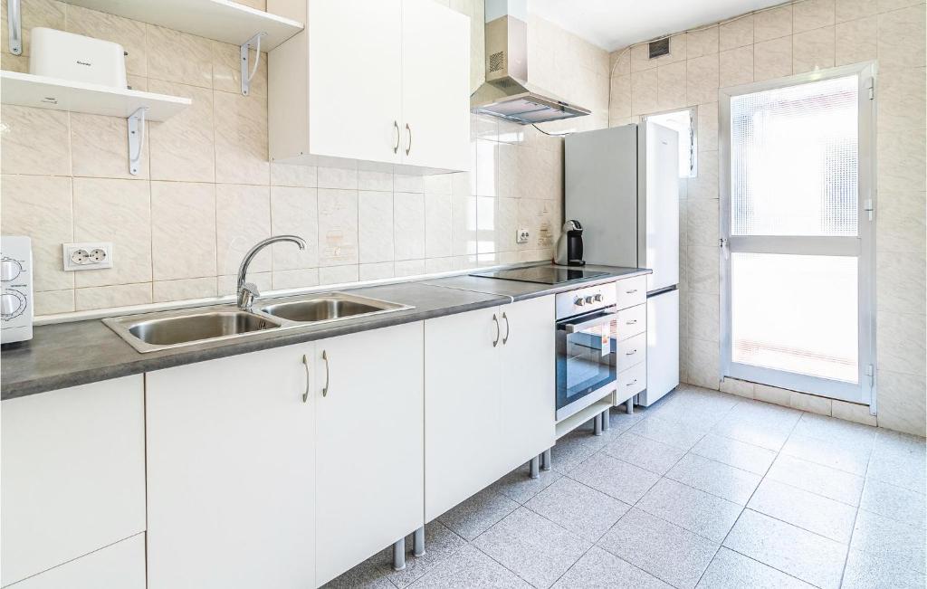 Gorgeous Apartment In Cordoba With Wifi - 3