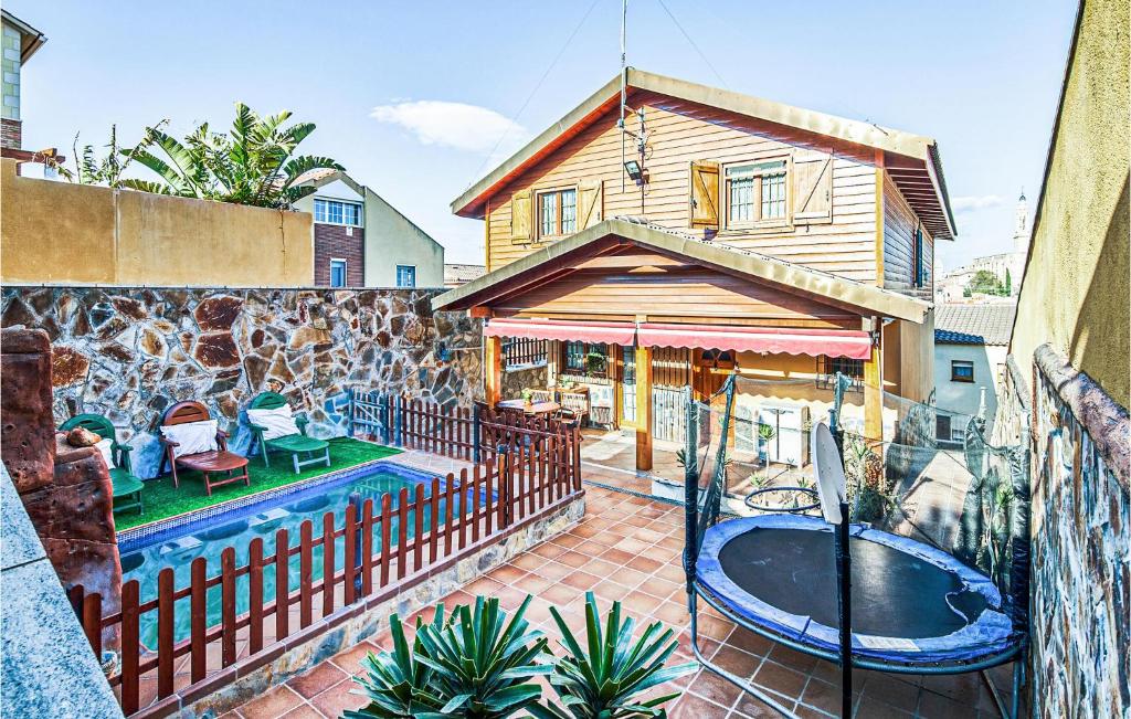 Nice home in Valls with Outdoor swimming pool, WiFi and 3 Bedrooms