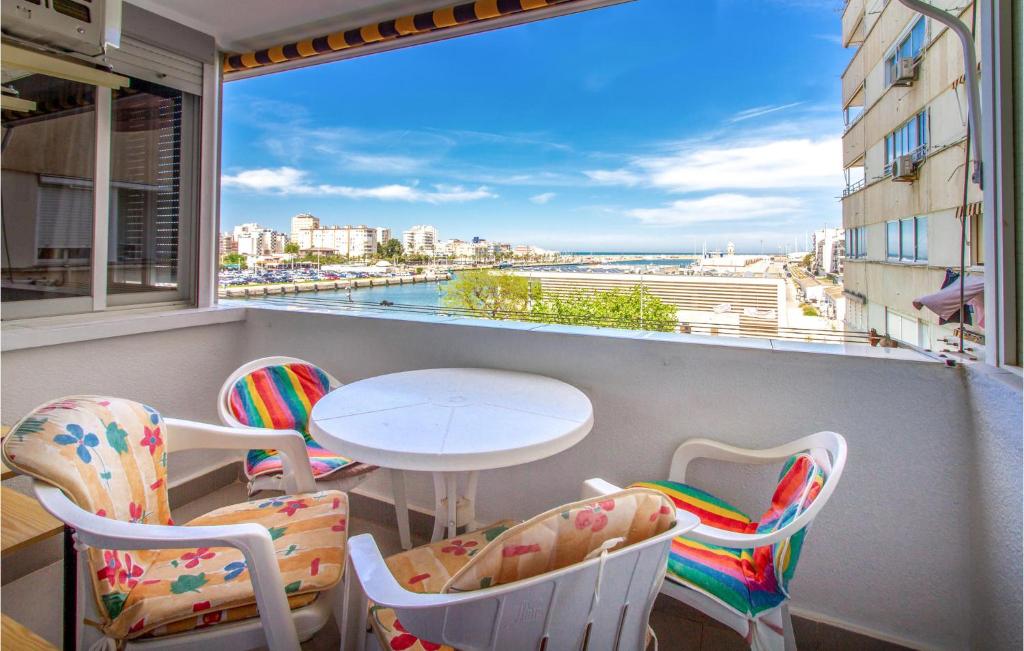 2 Bedroom Stunning Apartment In Gandia - 1