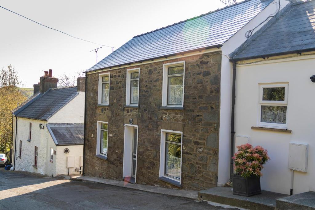 Thorn Cottage, Fishguard photo 8