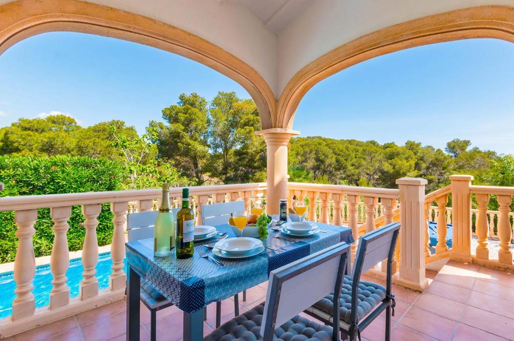 Villa Valeta by Villa Plus - 3