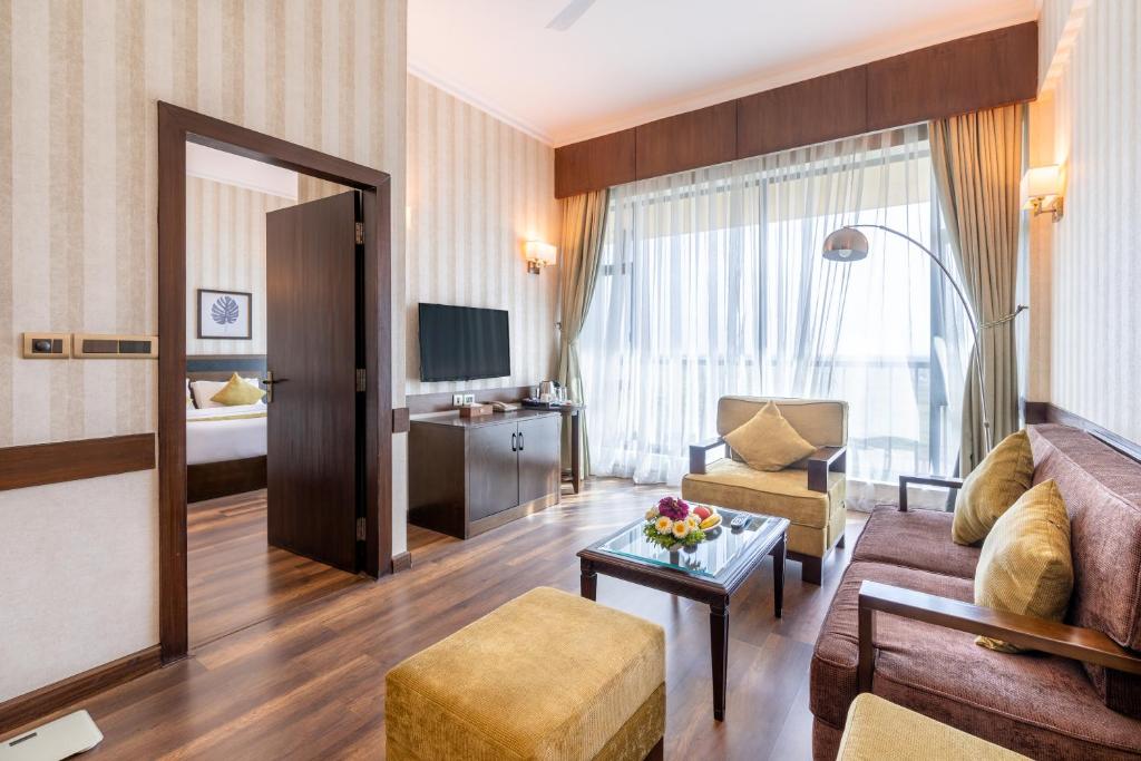 Shared lounge/TV area