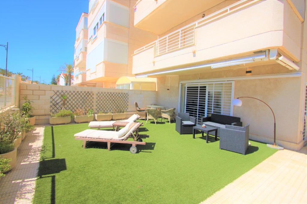 Apartamento CasaTuris enfrente al mar en Playa Muchavista C102 - 1