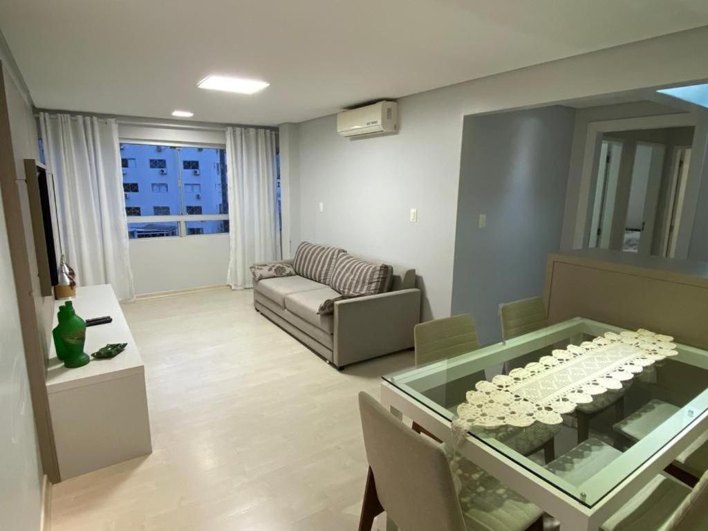 Apto 2 Quartos, Ar, garagem e Praia Central a Pé, Balneário Camboriú