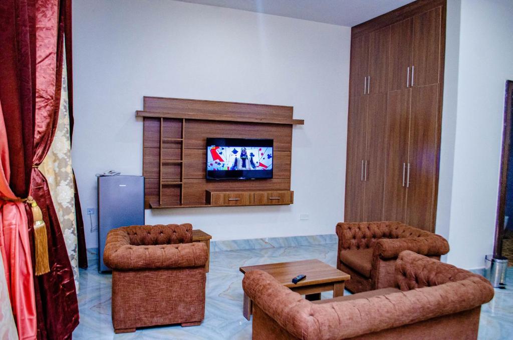 CRISPAN SUITES & EVENT CENTRE photo