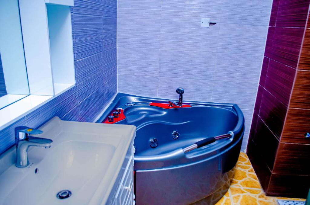 CRISPAN SUITES & EVENT CENTRE photo