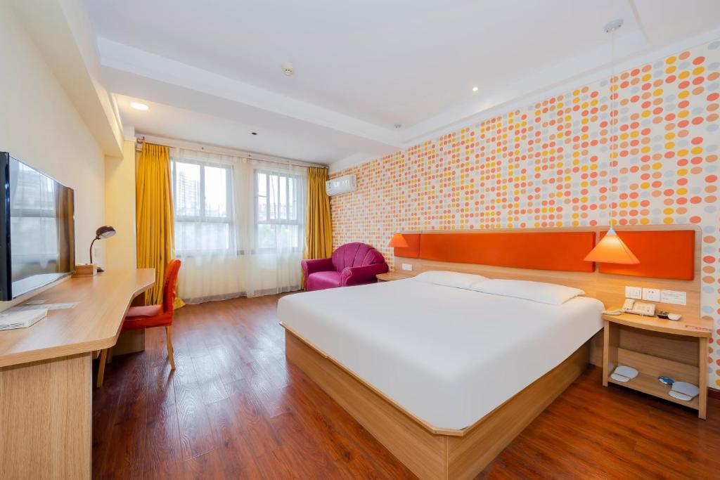 Home Inn Chongqing Lianglukou Station — Hotel in Chongqing