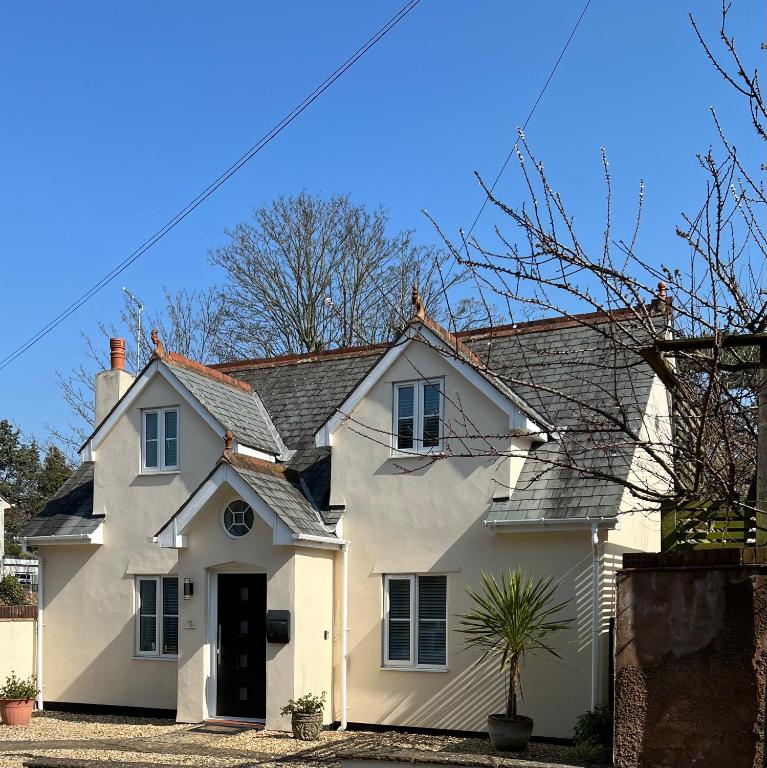 Monty Cottage boutique whole-house holiday rental in Exmouth